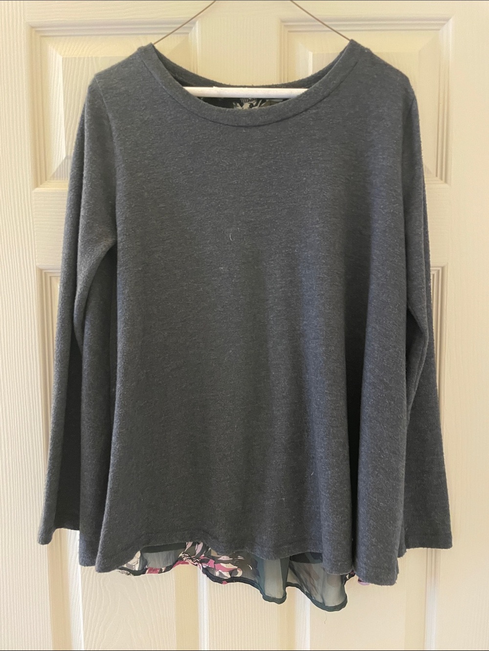eesome Charcoal Gray Long-Sleeve Pullover with Layered Floral Hem